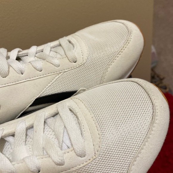 REEBOK White/black women’s walking shoe, Size 8 - Picture 6 of 11